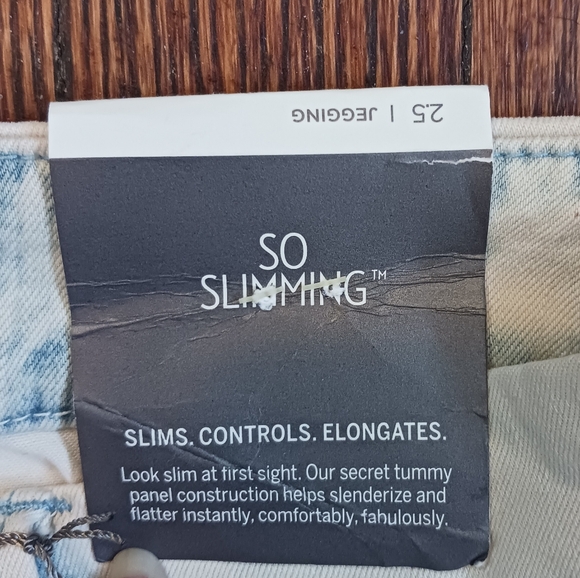 NWT CHICO'S *So Slimming * Jeggings , Sz 2.5 (14- Long) Faded Off-white Blue - Picture 8 of 13